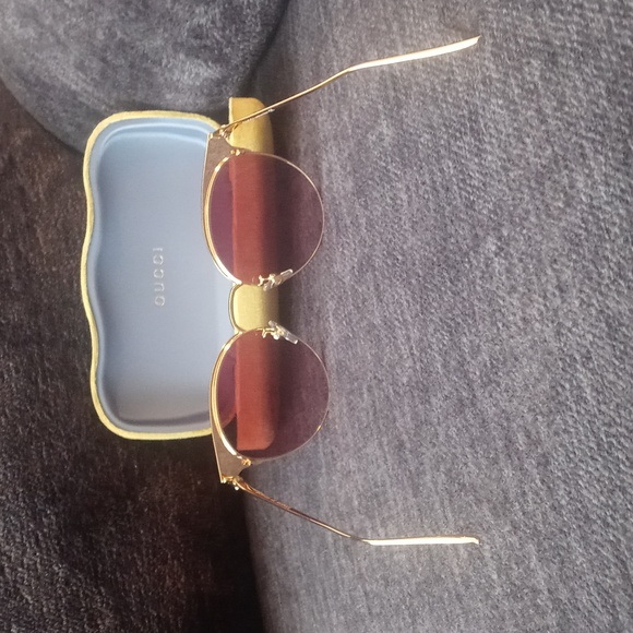 😎 Gucci Cat Eye Sunglasses Red Gold EUC - Picture 6 of 9
